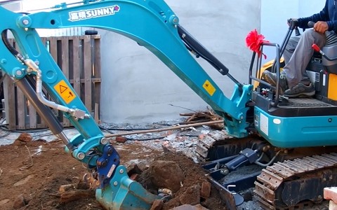 伯欽拆除的豐原拆除工程，採用專業機具