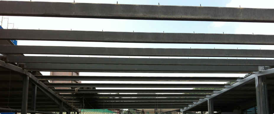 真新鐵皮完成的台中屋頂加蓋，外觀美觀實用